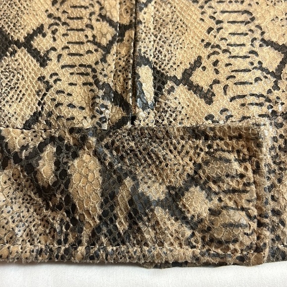 𝅺Rogue Genuine Leather Printed Snakeskin Zip Up Cropped Jacket Size L - Picture 15 of 15